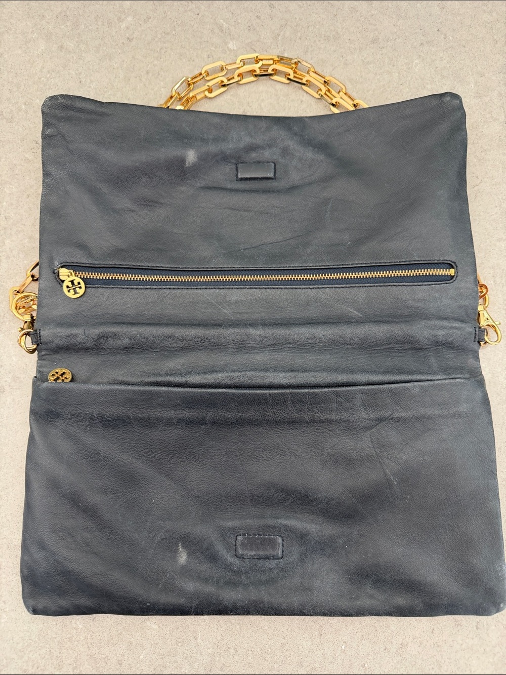 Tory Burch Navy Patent Croc-Embossed Clutch with Gold Logo - Picture 2 of 7